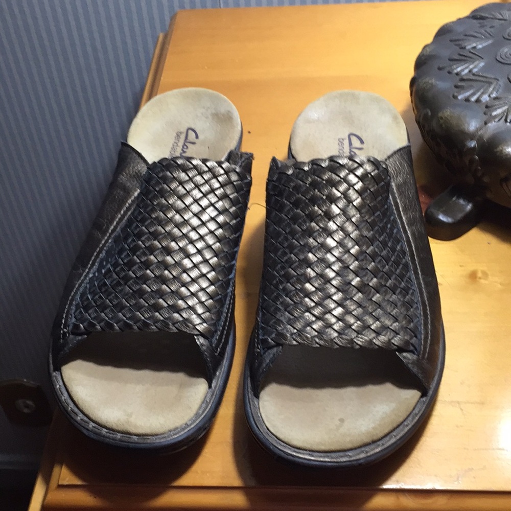 Sandals lightly worn good condition 9m